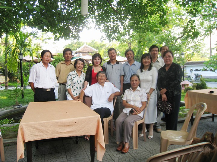 Mai Huong voi Thay Co Quan Thay Sinh_IMG_0044.jpg - Mai Hương và thầy Quân Cô Cần và các bạn